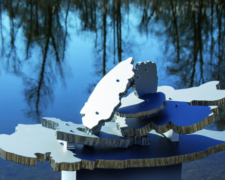 Aluminum panels, lacquered, 74 x 177 x 90 cm, 29 x 69.7 x 35.4, 2014